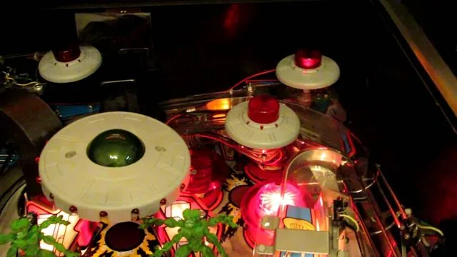 Videovorschau: Rotating UFO meets Attack from Mars