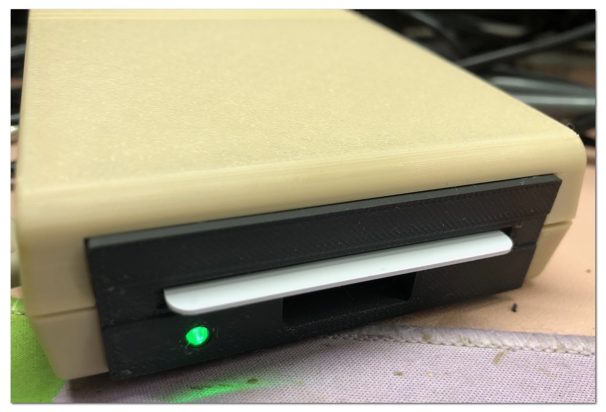 Tapto NFC Reader im Commodore Floppy Design für Mister FPGA oder TeensyRom