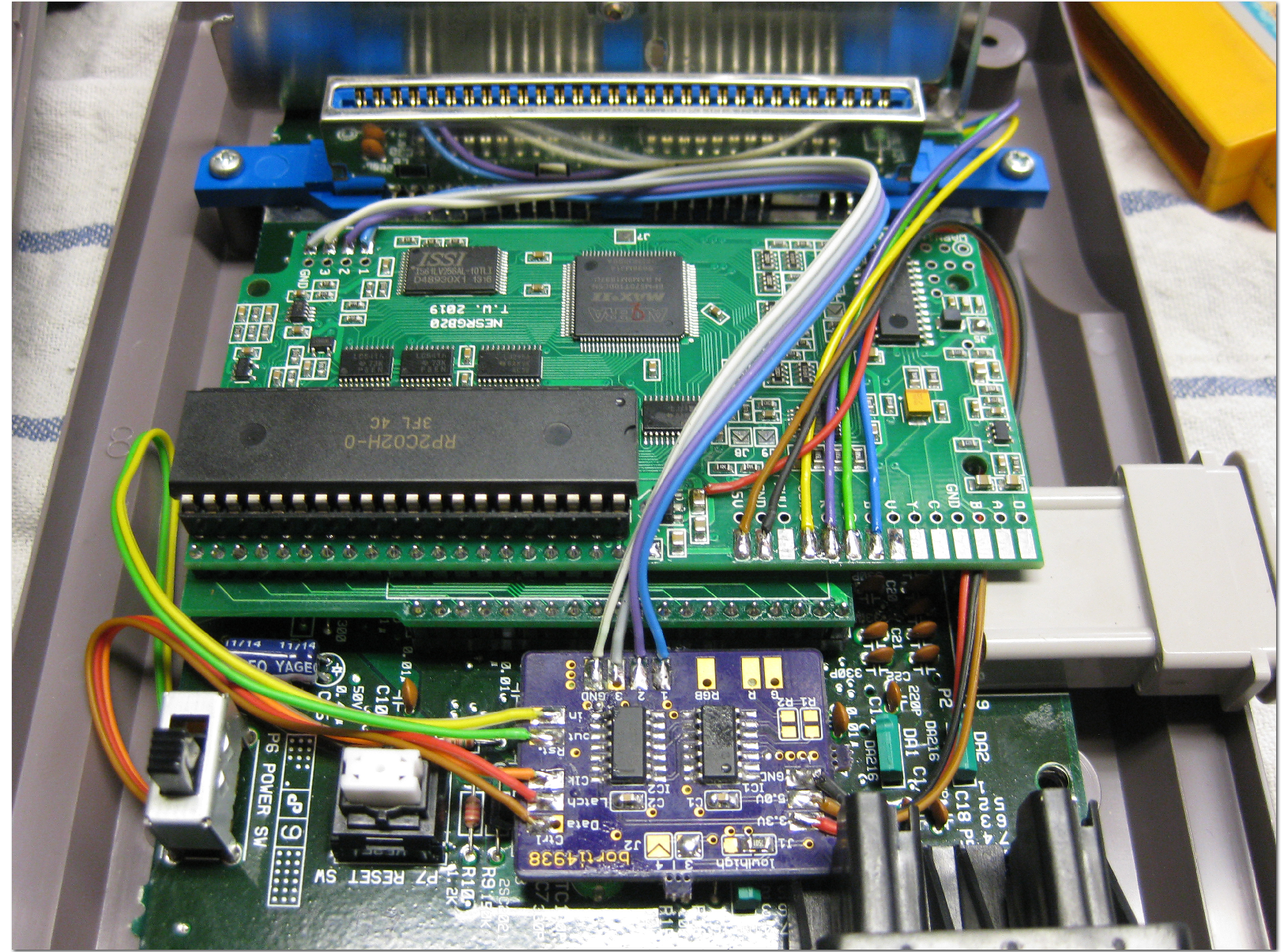 Famicom A/V NESRGB Mod incl. Controllersteuerung und RGB-Kabel